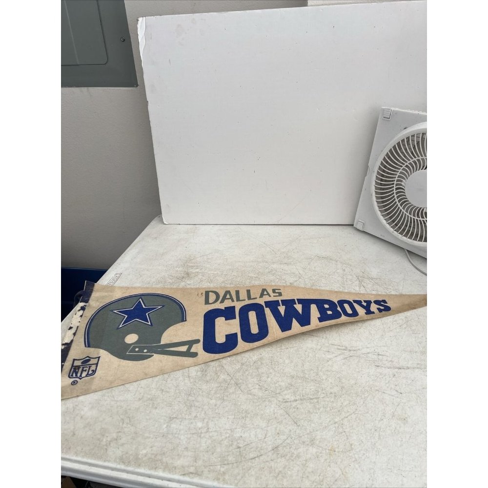 DALLAS COWBOYS FOOTBALL RETRO NFL VINTAGE FELT PENNANT 12X30 INCHES